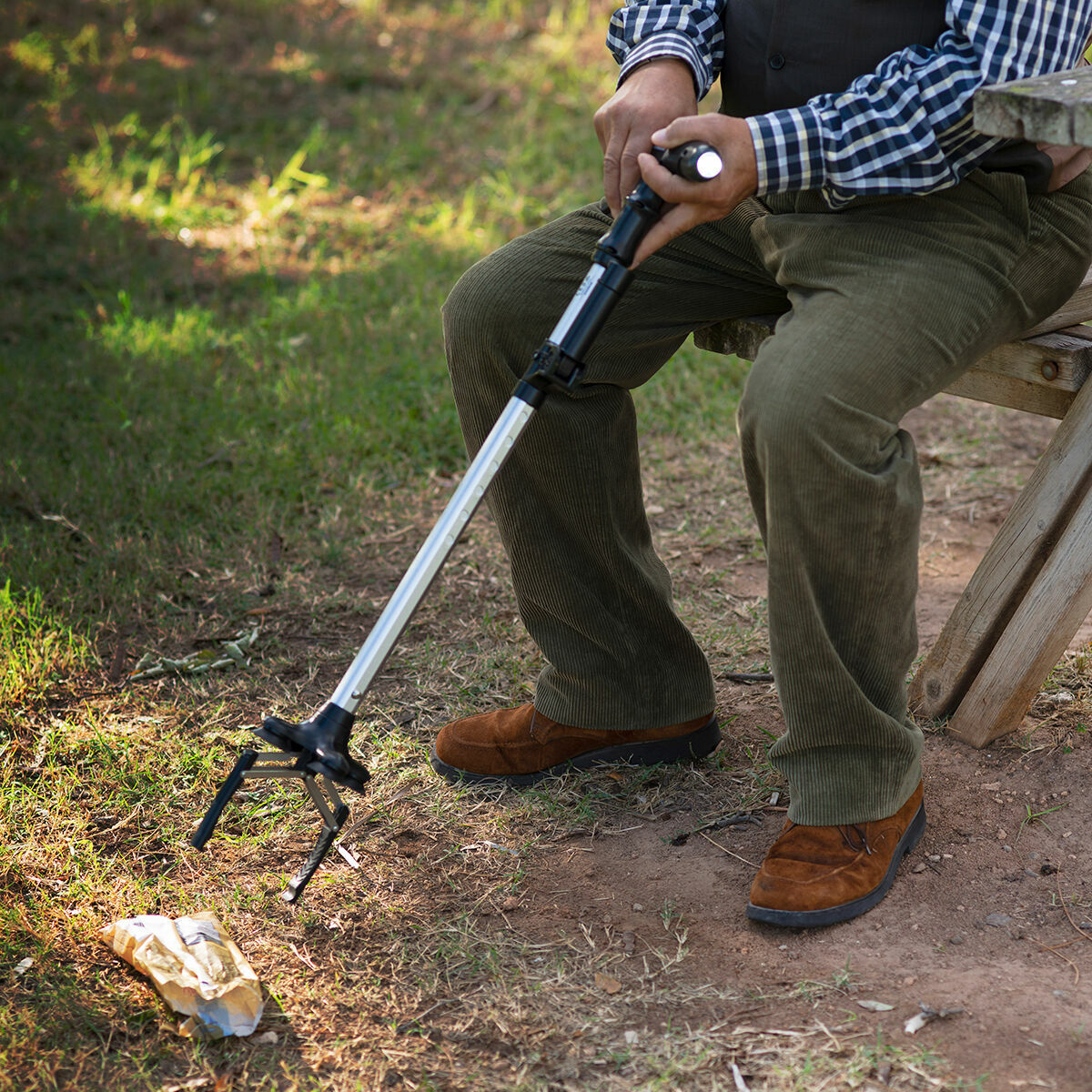 Extendable Walking Stick with LED, Alarm and Grabber Hannde